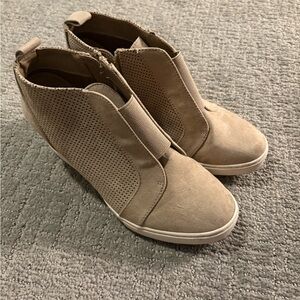 A New Day Women's Tan Heeled Booties